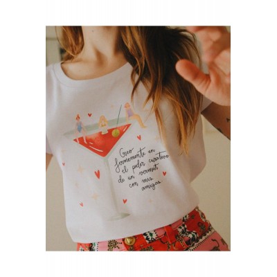 CAMISETA " CREO EN EL PODER CURATIVO DEL VERMUT CON AMIGAS"