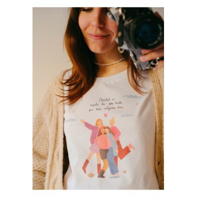 CAMISETA "AMISTAD ES REPETIR LA FOTO HASTA QUE TODAS SALGAMOS BIEN"