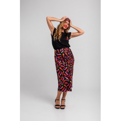 FALDA DRAPEADA LATERAL NEGRA CON CHILIS ROSAS Y ROJOS